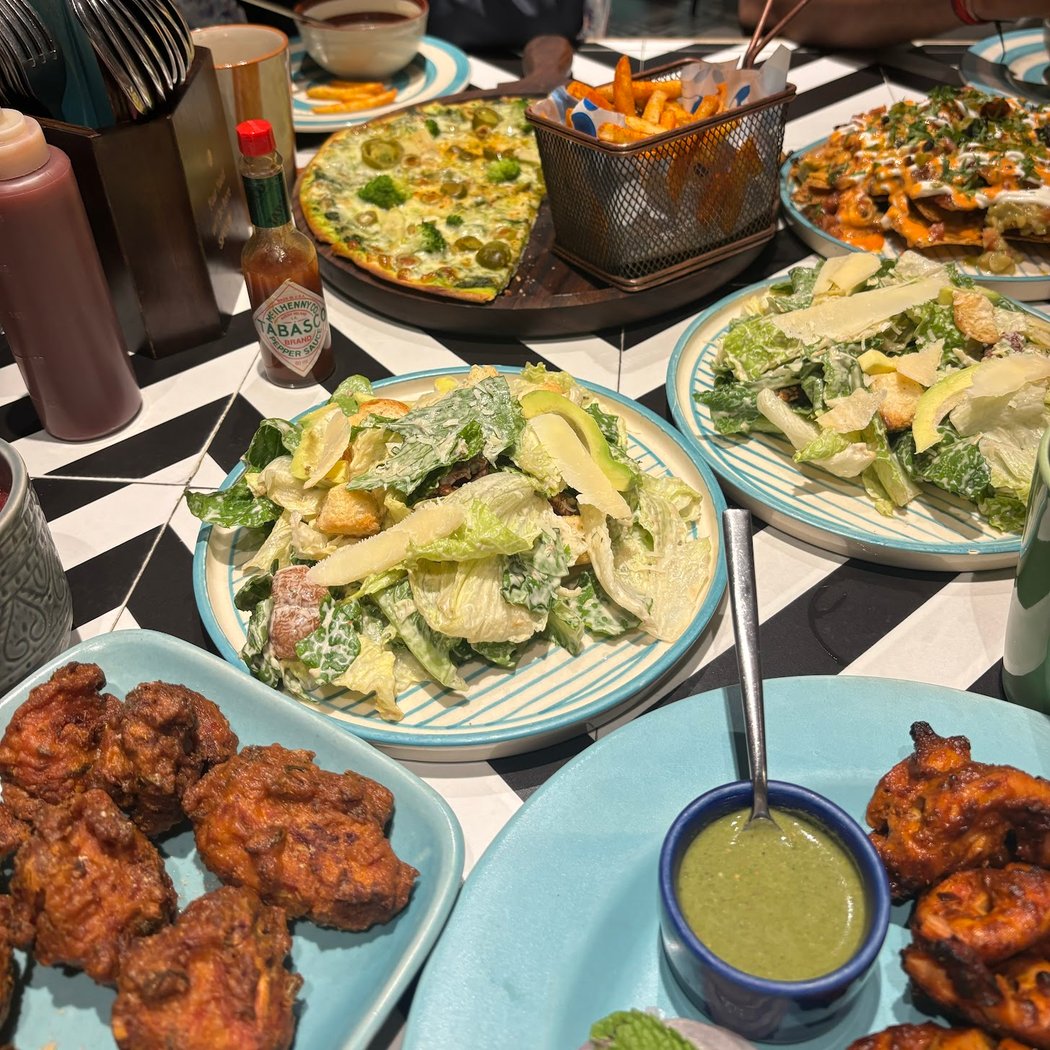 Daysie (MG Road) : All Day Casual Bar 3